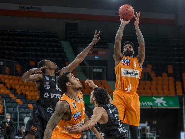 一位广受欢 一位广受欢